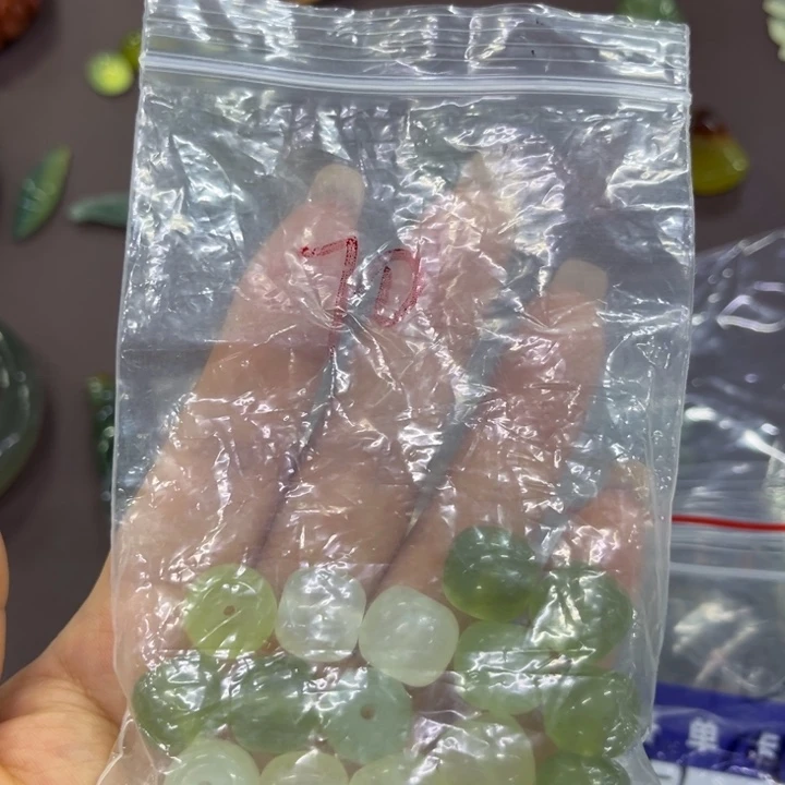 蛇纹石玉吊坠合金不****渣