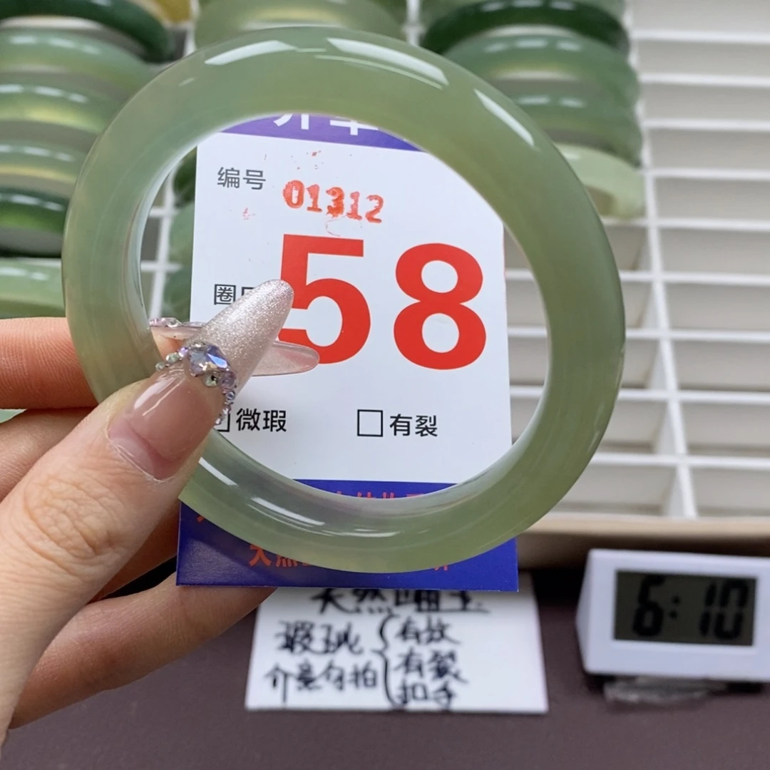 蛇纹石玉手镯未镶嵌