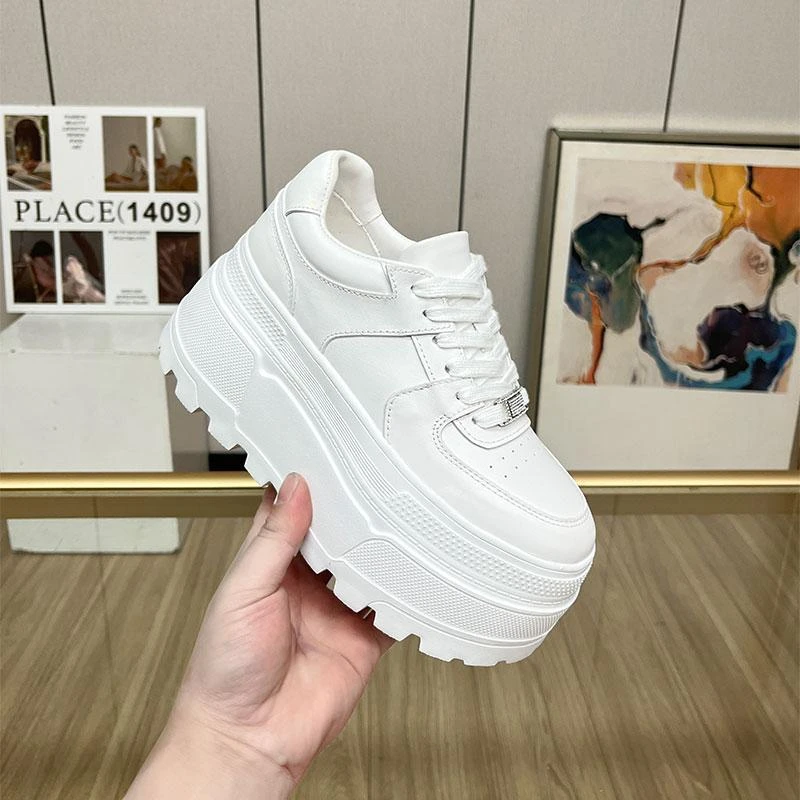 厚底小白鞋女2025春夏新款轻便松糕鞋小个子增高9cm板鞋运动休闲