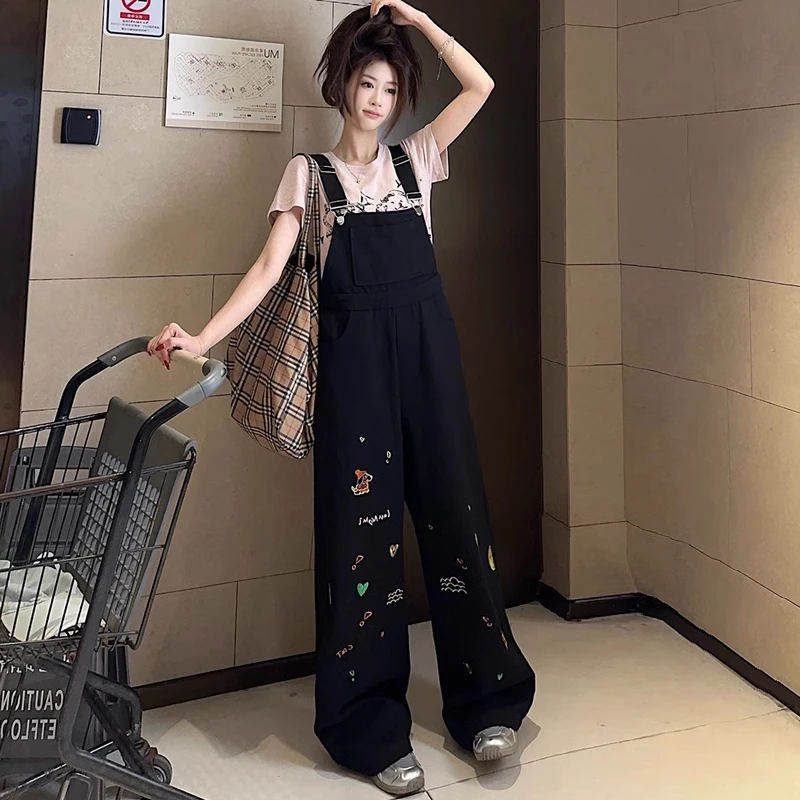 大码女装童趣刺绣工装背带牛仔裤女胖mm复古高腰显瘦阔腿拖地长裤