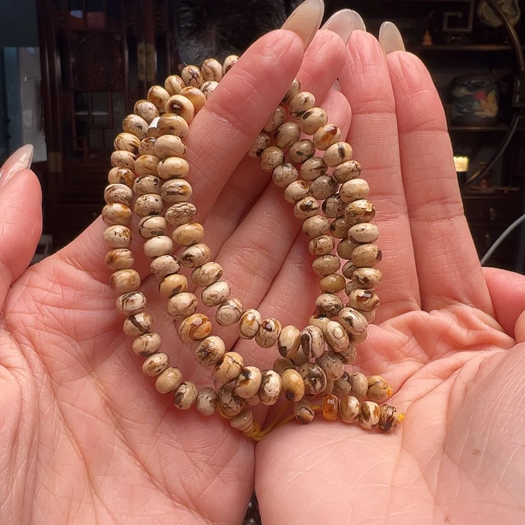 琥珀裸石未镶嵌抚顺琥珀20054。6mm