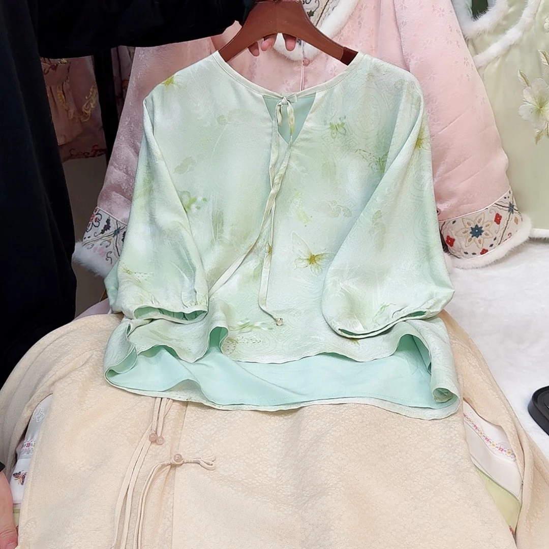 刺绣真丝浅绿色 上衣