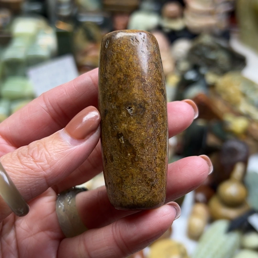 岫岩河磨玉（透闪石质玉）未镶嵌颈饰河磨玉勒子手玩