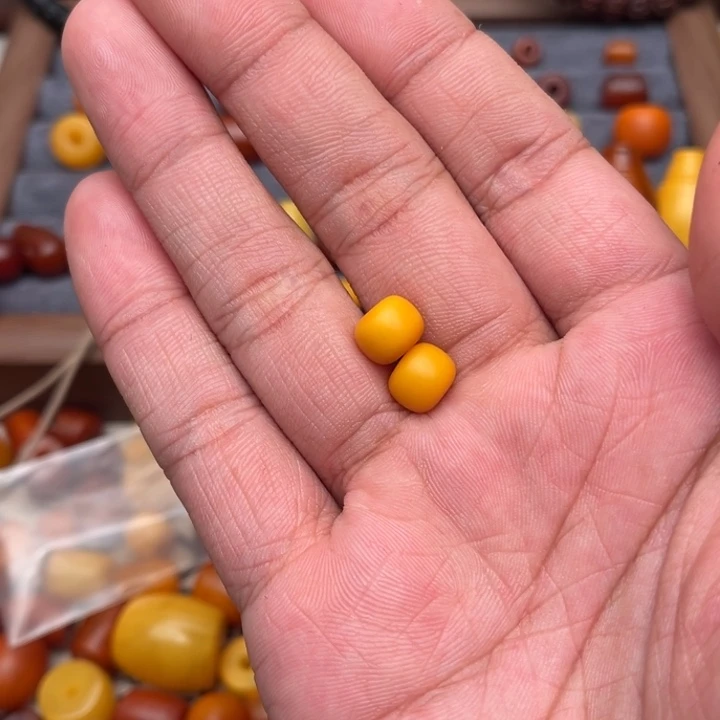 热***罗琥珀未镶嵌裸石蜜蜡墩子