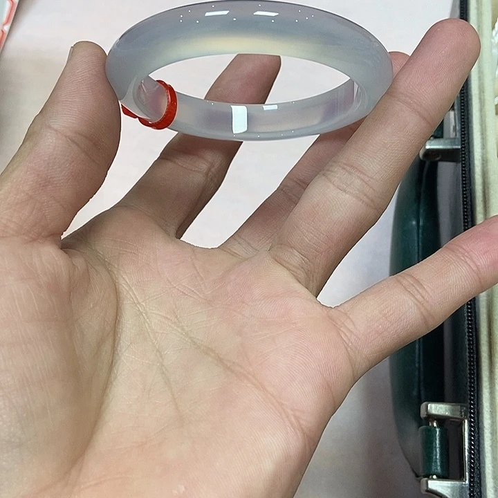 玛瑙/玉髓手镯未镶嵌有***兰311
