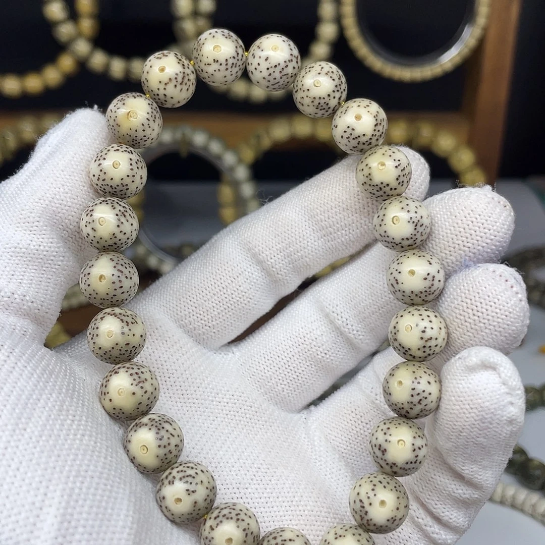 手串星月菩提11圆珠，骨瓷白大眼睛