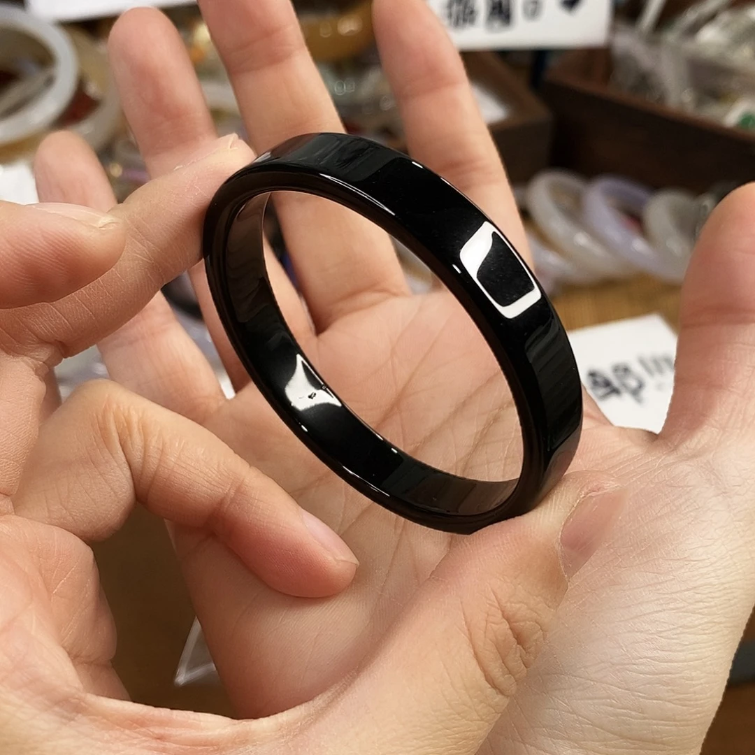 玛瑙/玉髓未镶嵌手镯0005。 54.8圈。瑕