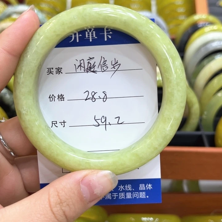 蛇纹石玉手镯未镶嵌闲**步