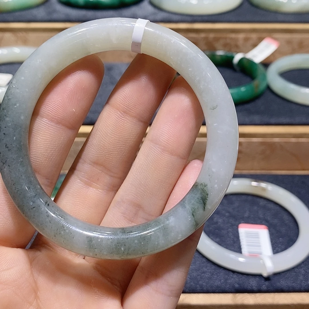 独山玉未镶嵌手镯