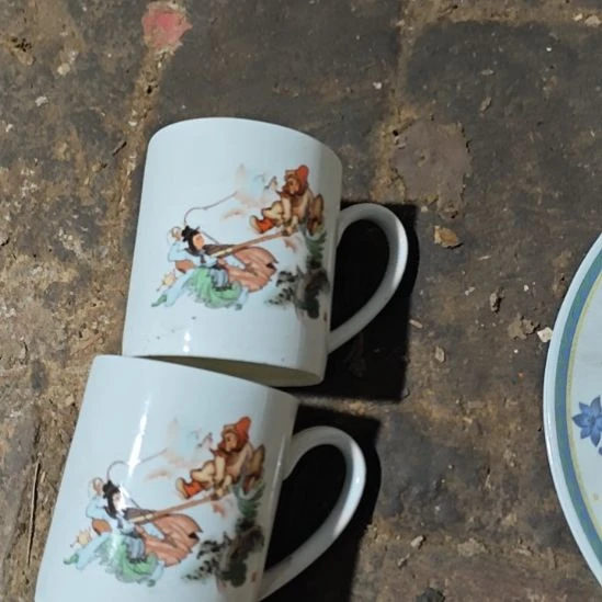 库存微瑕三打白骨精杯子两个