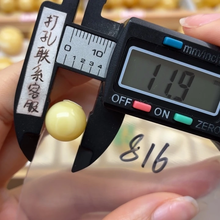 白***家蜜蜡未镶嵌裸石蜜蜡