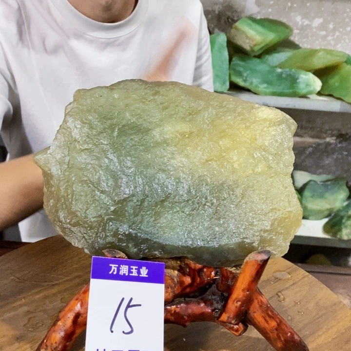 蛇纹石玉未镶嵌原石