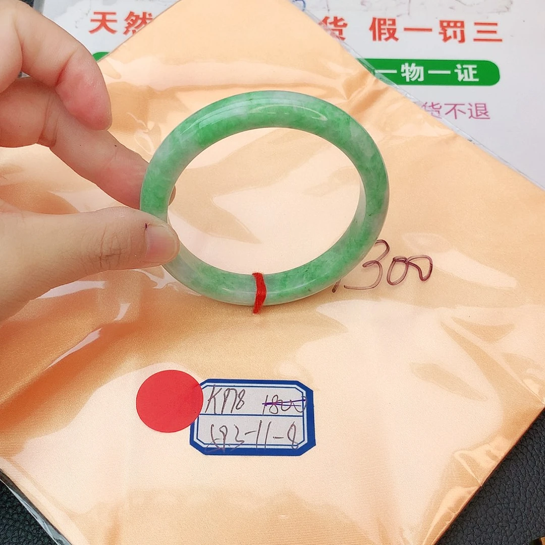 翡翠手镯未镶嵌翡翠