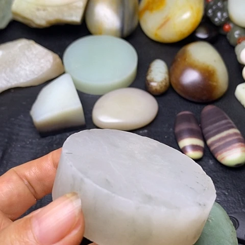 未镶嵌和田玉摆件