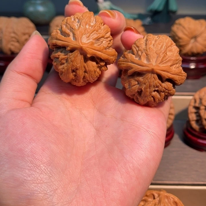 呼***哈文玩核桃吊坠红锦鲤