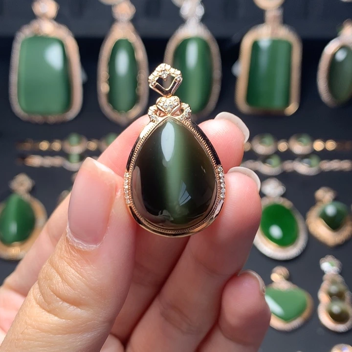 和田玉18K金镶嵌颈饰