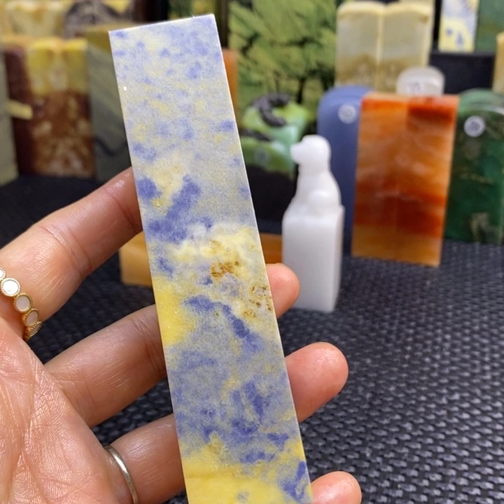 云南石笑**尘青田石印章石