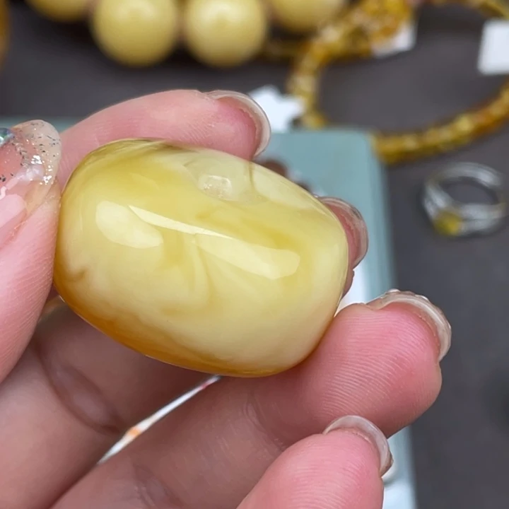 琥珀裸石未镶嵌蜜蜡689