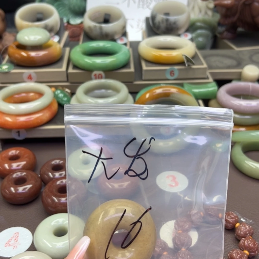 未镶嵌手镯石英岩玉大*呀
