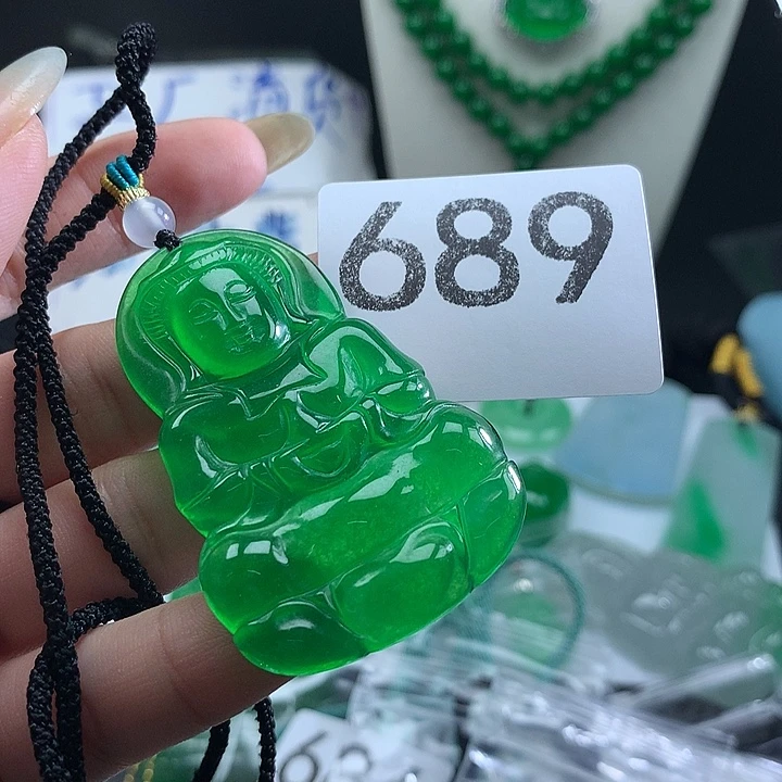 翡翠未镶嵌吊坠(赠链)