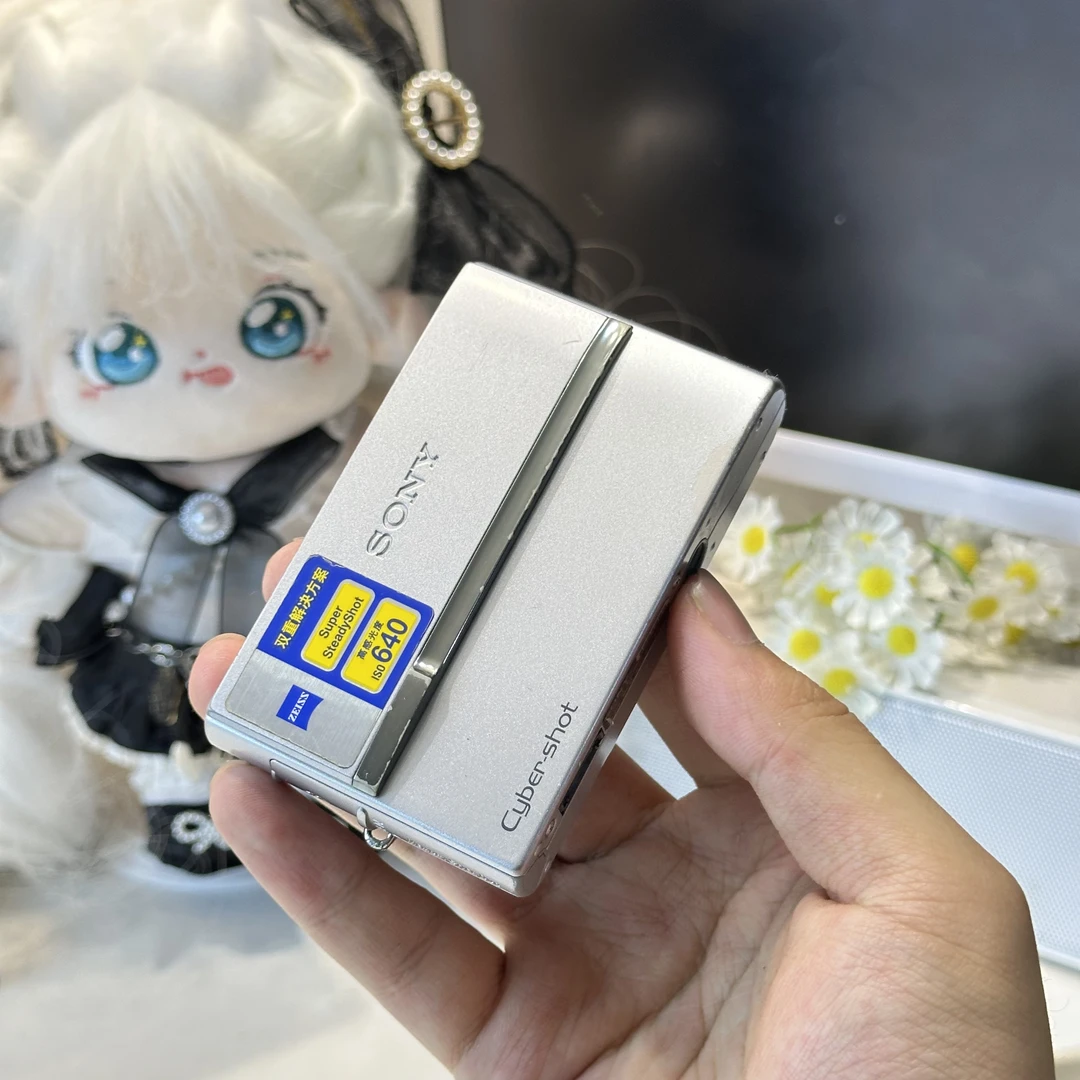 9新 Sony/索尼 索尼t9色彩感胶片感滑盖开机带配件