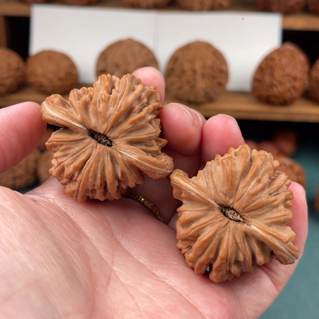 文玩核桃把件44.5尺平谷一代四座楼精品