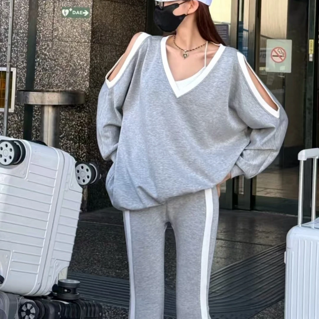 超好看早秋款一整套拼色露肩长袖卫衣+松紧腰拼色微喇裤显瘦套装