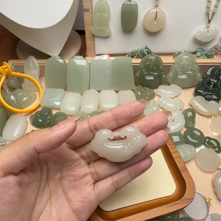 颈饰未镶嵌和田玉