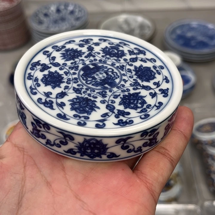 陶摆件青花缠枝莲盖置