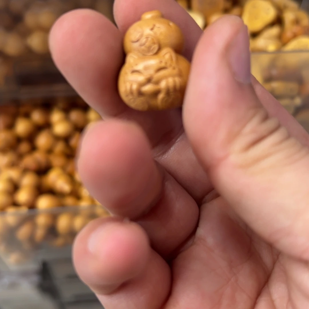 只买单纯的吊坠，没带链子，属的性质。