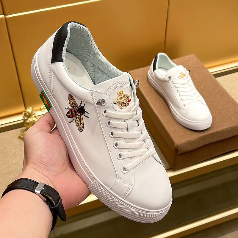 2025年时尚新款小蜜蜂小白鞋男士低帮韩版百搭白色板鞋潮流休闲鞋