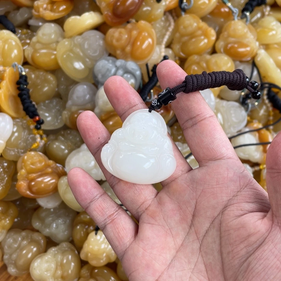 石英质玉（黄龙玉）未镶嵌颈饰柳*