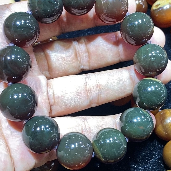 未镶嵌颈饰琥珀一