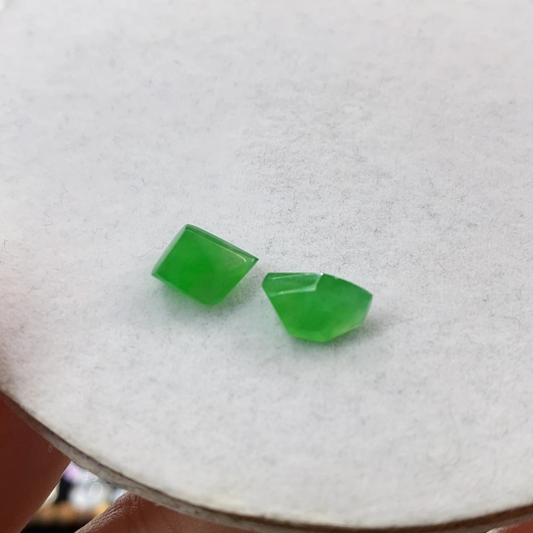 颈饰未镶嵌翡翠绿随形