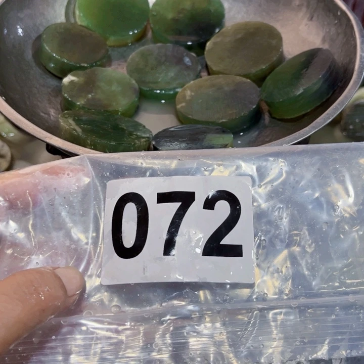 未镶嵌蛇纹石玉珠宝半成品