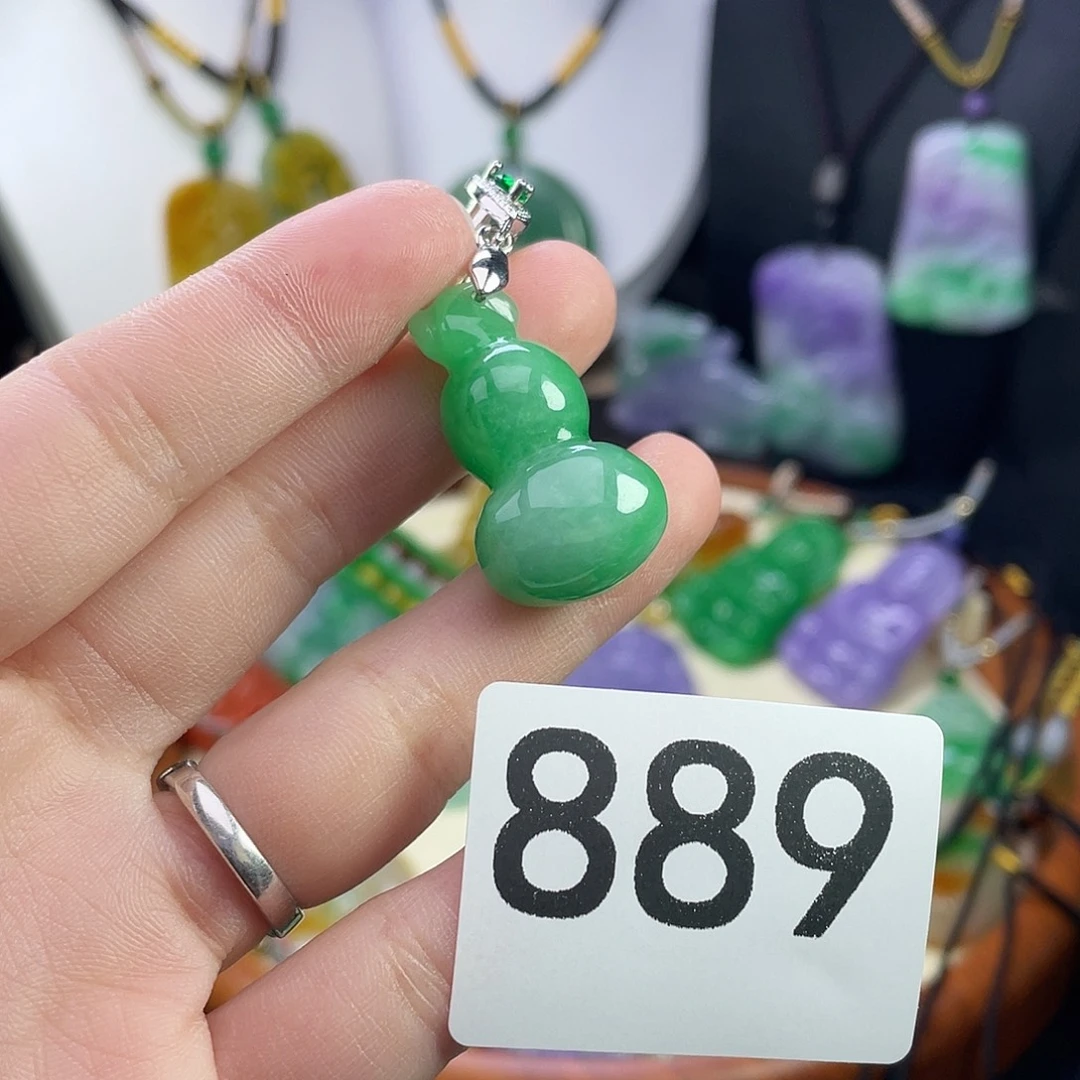 翡翠未镶嵌吊坠(赠链)