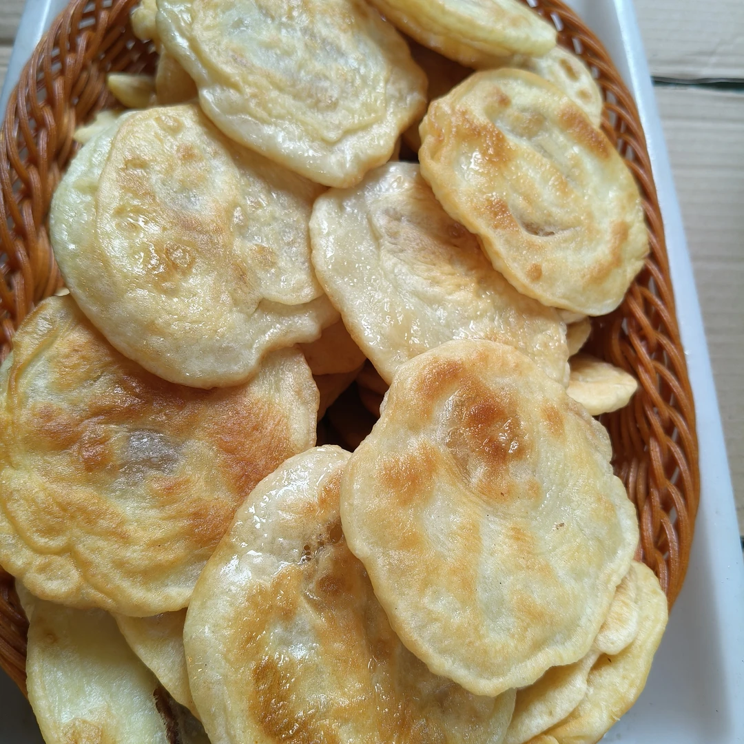 四川特色小吃 腊肉炕的肉馍馍