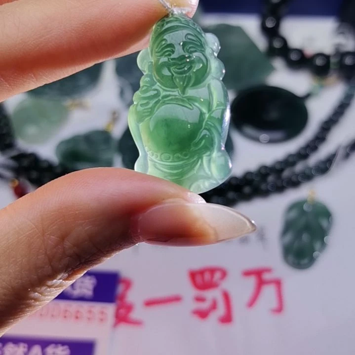 翡翠颈饰未镶嵌天然的A货翡翠多样性发货