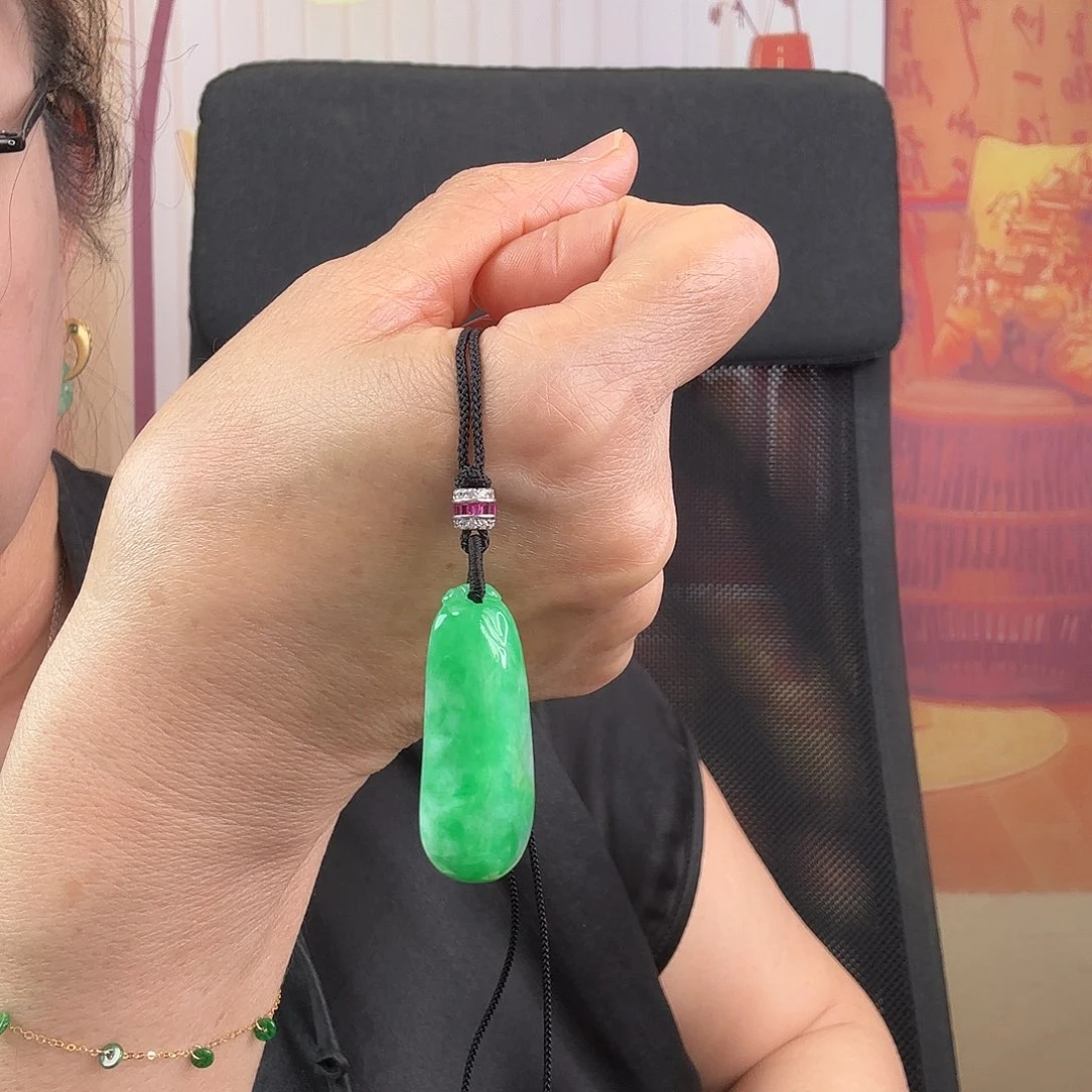 翡翠未镶嵌颈饰福瓜