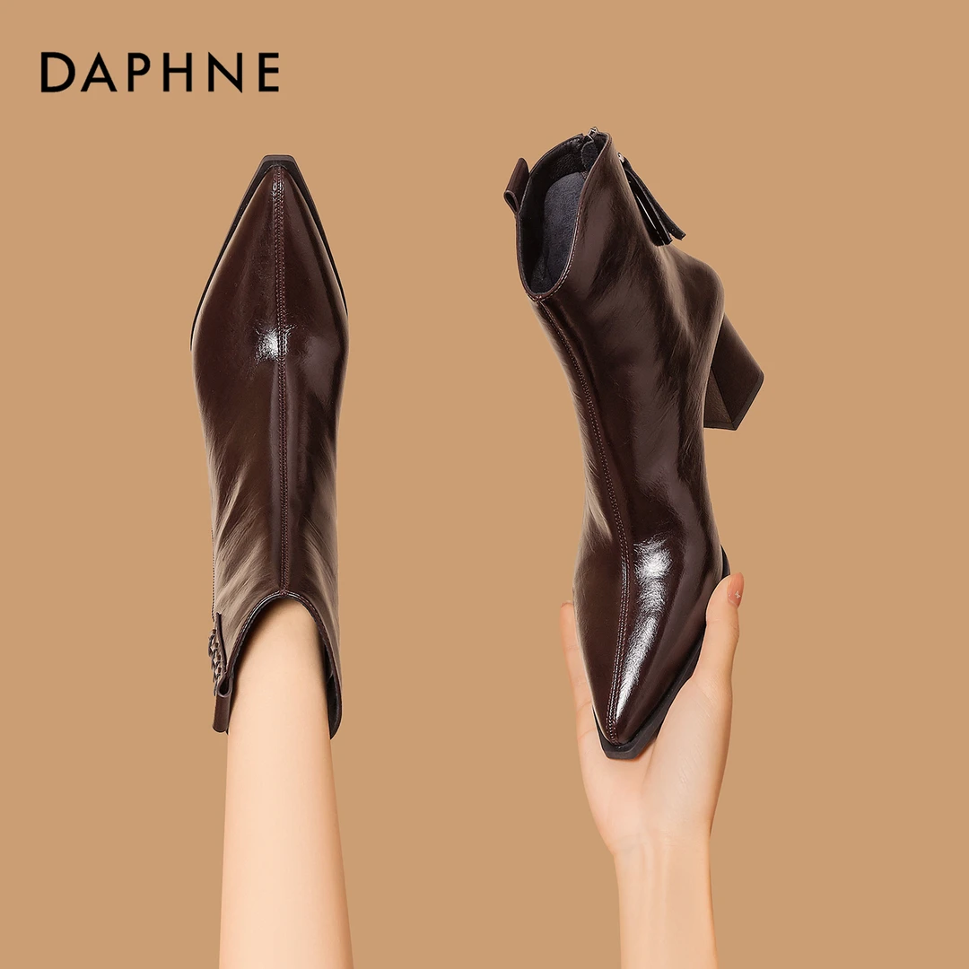 达芙妮厚底马丁靴女2025新款秋冬百搭时装靴尖头显瘦棕色短靴女靴