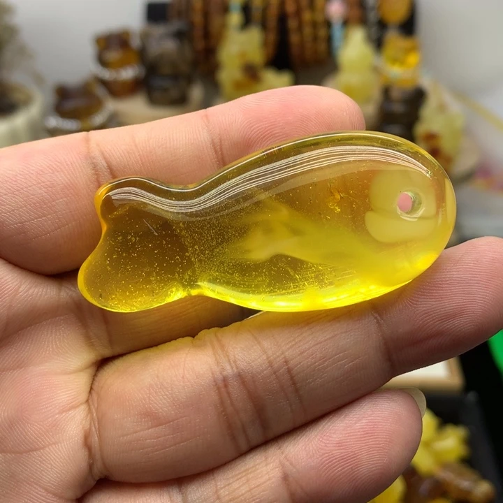 裸石琥珀未镶嵌金沙摸鱼