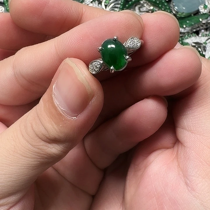 翡翠未镶嵌颈饰天然A货翡翠放漏