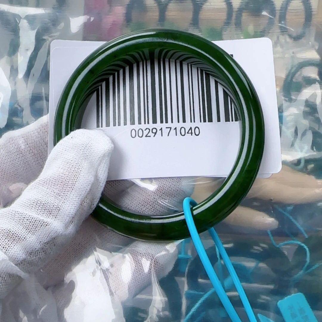 和田玉手镯未镶嵌微瑕55.8