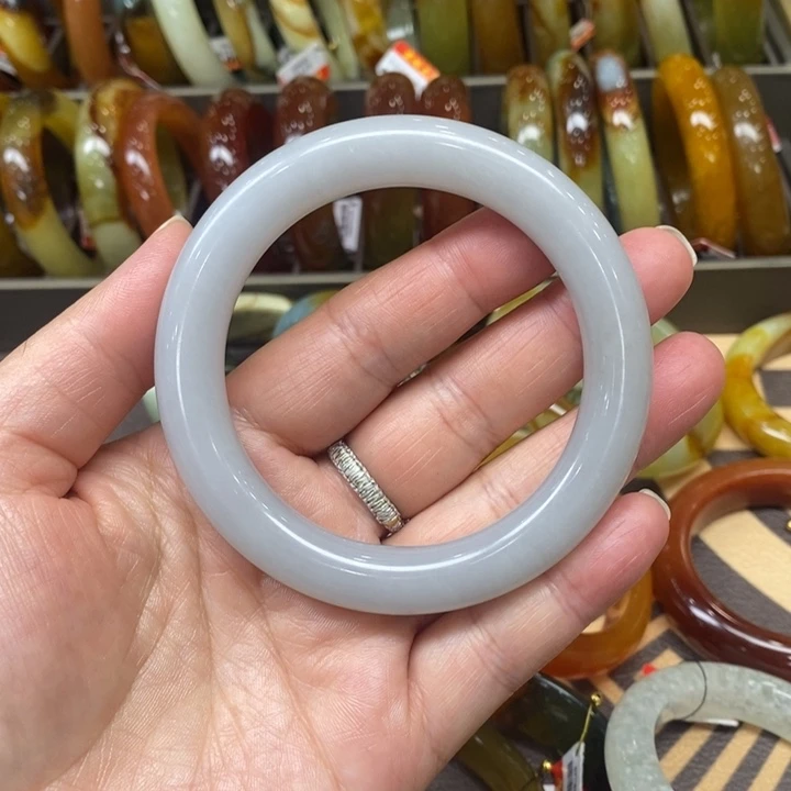 透闪石-蛇纹石玉未镶嵌手镯