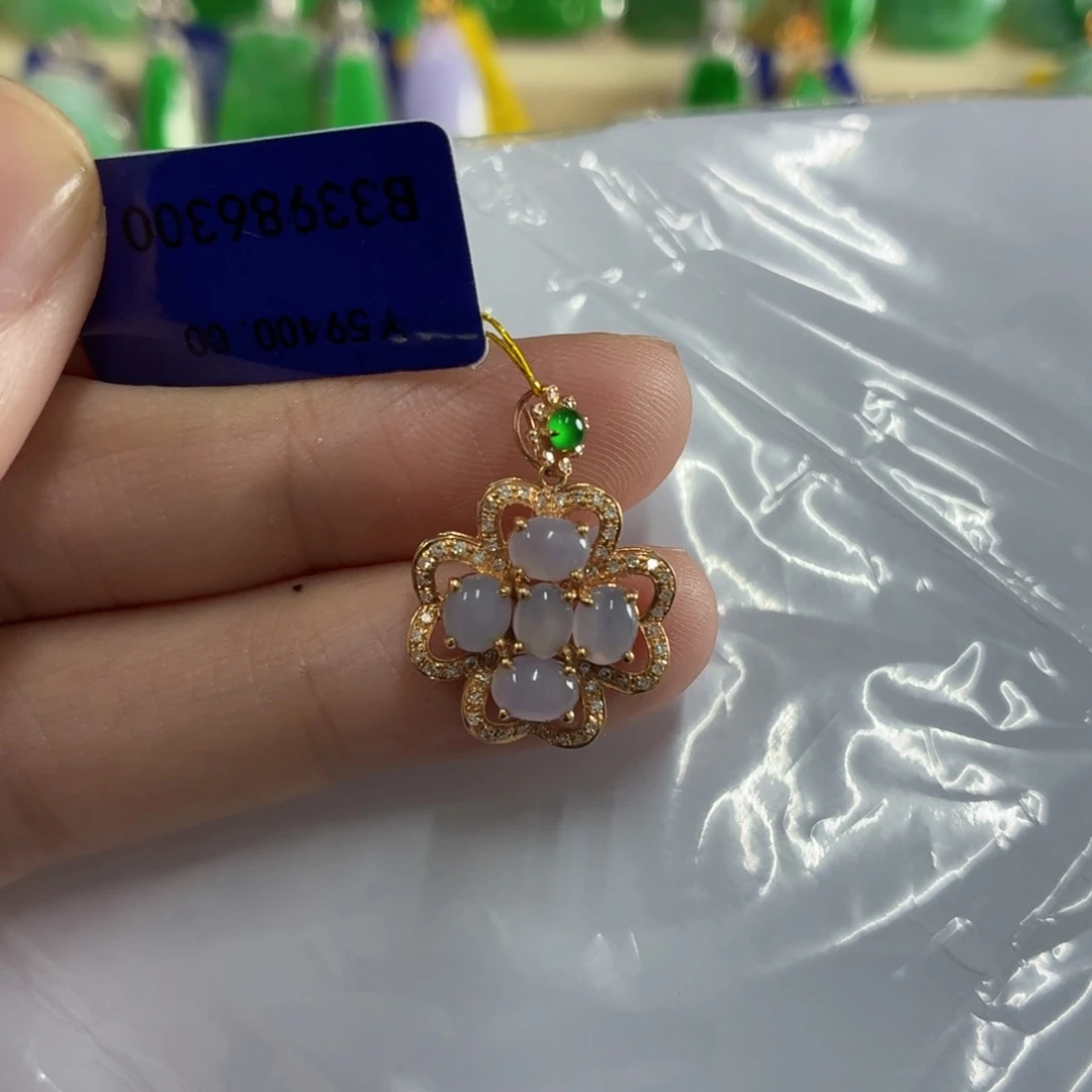 翡翠18K金镶嵌颈饰