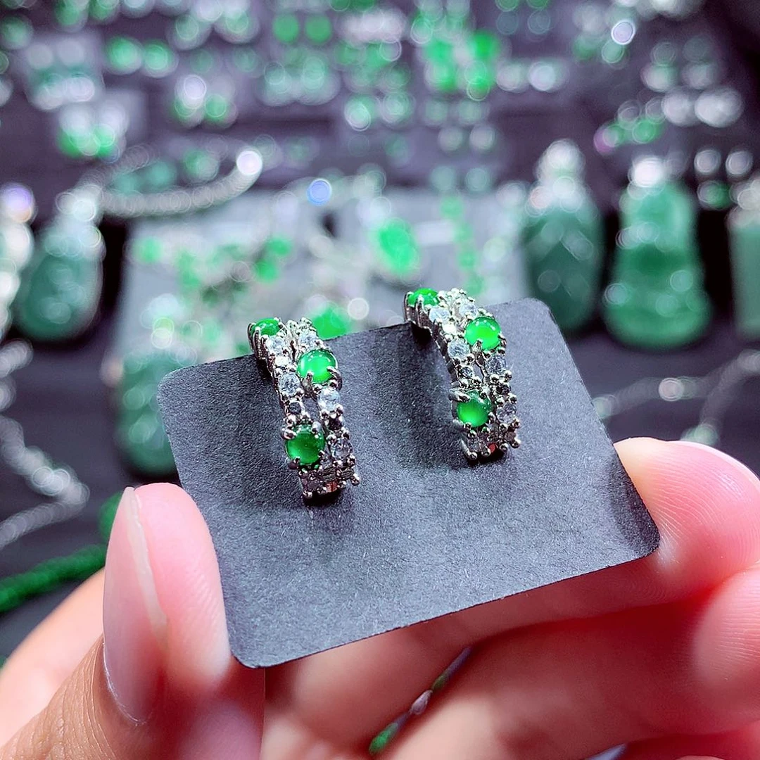 翡翠未镶嵌颈饰挂件