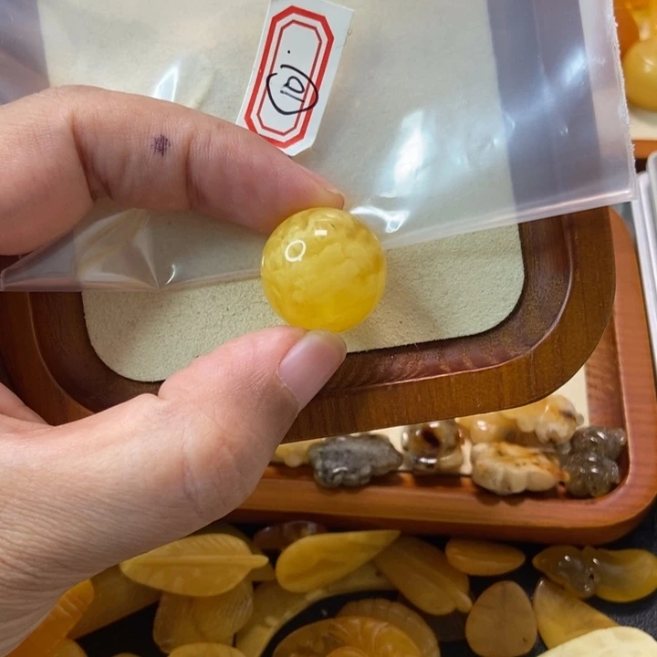 琥珀未镶嵌珠宝奇石