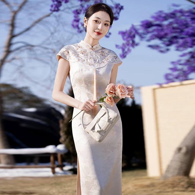 新中式国风旗袍2025年春夏季新款高端绣花雅致女订婚日常新娘改良