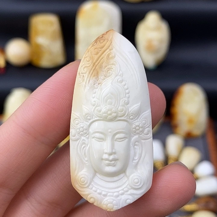 少***帅琥珀未镶嵌裸石观音a785