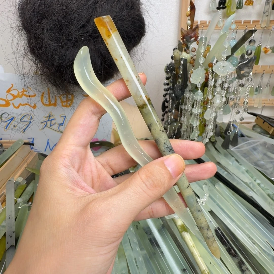 谢***玉蛇纹石玉合金发饰